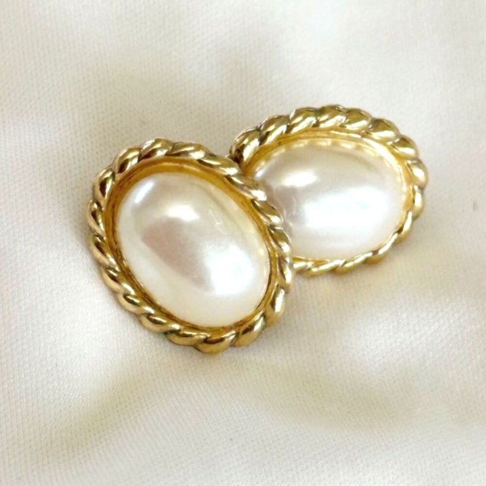 Vintage Petite Faux Pearl Oval Cabochon Clip On Earrings Gold Tone